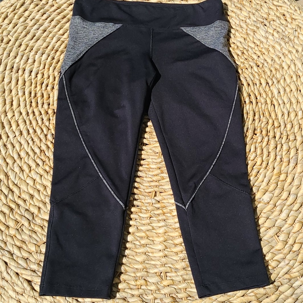 Bebe Sport capris - Picture 1 of 4